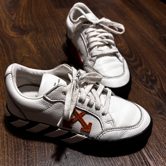 Off-White
Kid\'s Arrow Leather Low-Top Sneakers,size 30
US size 12.5